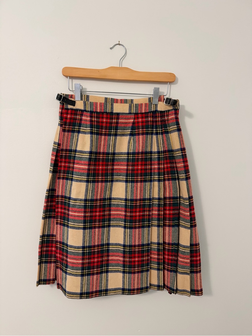 VINTAGE MADE IN SCOTLAND - 100% Wool Kilt